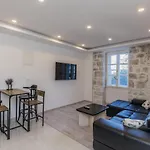 Apartman A2 - Spacious On Seafront With The Sea View