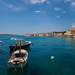 Appartement A2 - Spacious On Seafront With The Sea View Kaštela