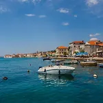 A 2 - Spacious On Seafront With The Sea View Каштела