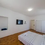 A2 - Spacious On Seafront With The Sea View
