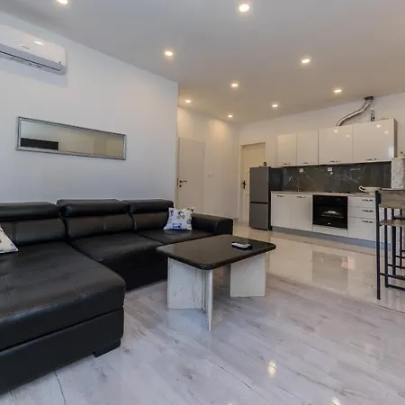 Apartman A2 - Spacious On Seafront With The Sea View *
