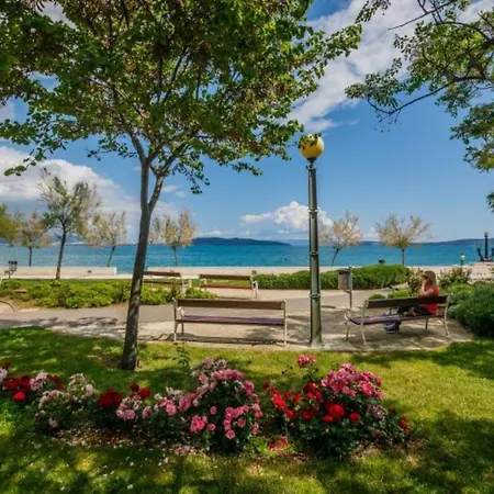 A2 - Spacious On Seafront With The Sea View Kastela
