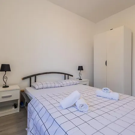 A2 - Spacious On Seafront With The Sea View