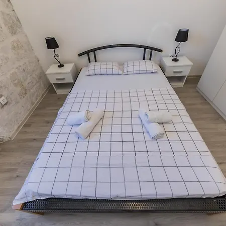 A2 - Spacious On Seafront With The Sea View * Kastela