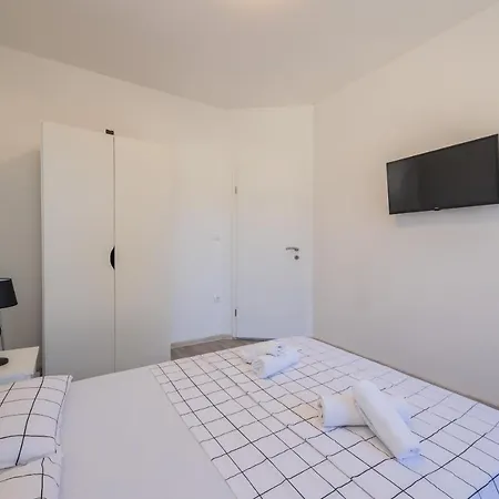 Apartment A2 - Spacious On Seafront With The Sea View *