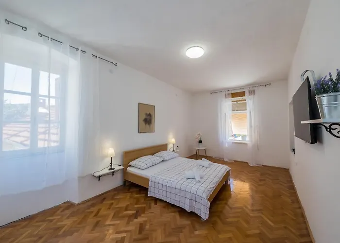 Apartman A2 - Spacious On Seafront With The Sea View