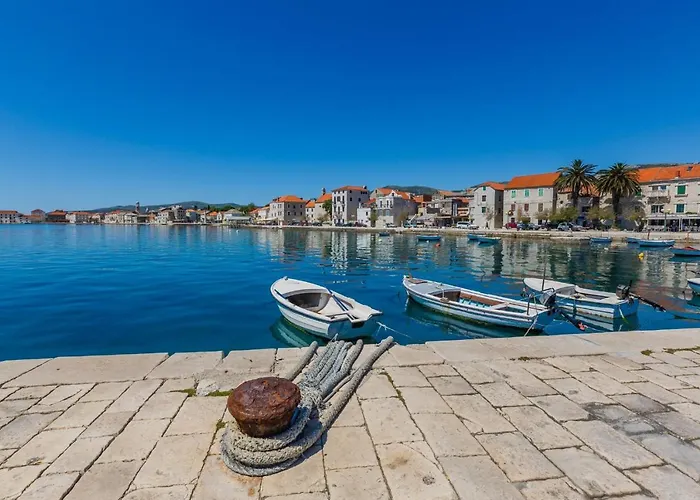 A2 - Spacious On Seafront With The Sea View Apartman Kastela