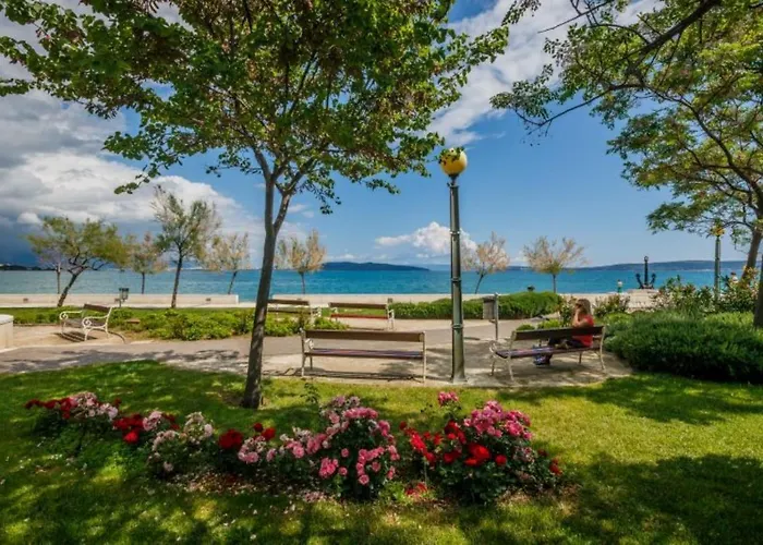 A2 - Spacious On Seafront With The Sea View Kastela
