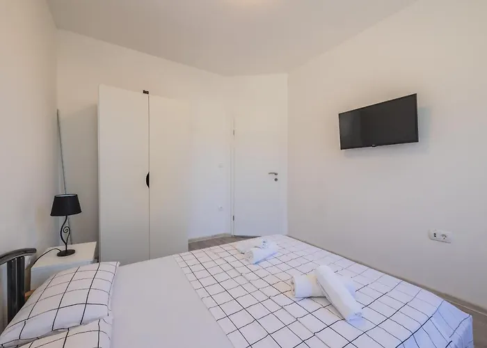 Apartman A2 - Spacious On Seafront With The Sea View *