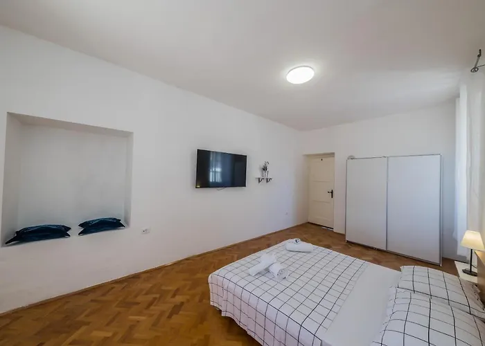 A2 - Spacious On Seafront With The Sea View