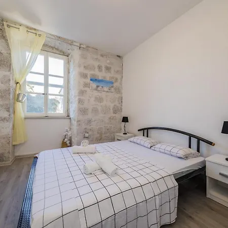 A 2 - Spacious On Seafront With The Sea View Apartment Kastela