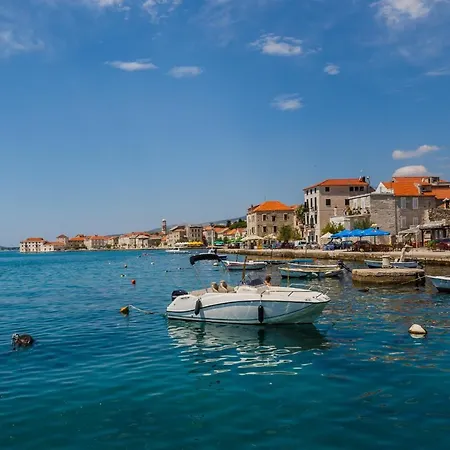A 2 - Spacious On Seafront With The Sea View Kastela