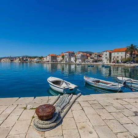 A 2 - Spacious On Seafront With The Sea View Apartment Kastela
