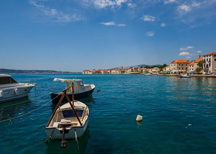 Apartament A2 - Spacious On Seafront With The Sea View Kaštela