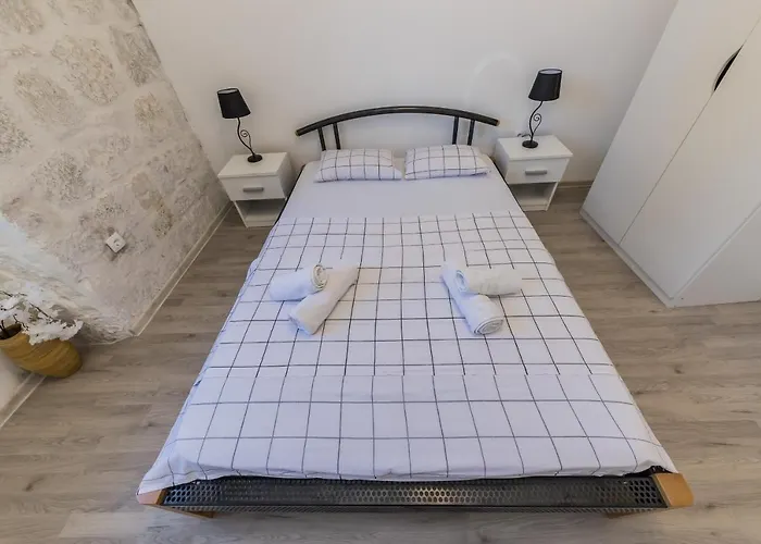 A2 - Spacious On Seafront With The Sea View * Kaštela