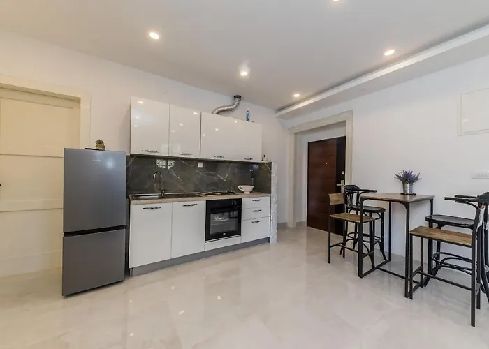 A2 - Spacious On Seafront With The Sea View